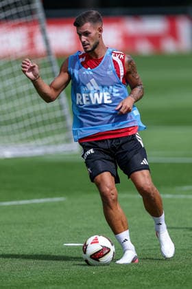 13.07.2026, Fußball, Trainingsauftakt 1.FC Köln, 1. Fußball Bundesliga, Geißbockheim, Saison 2026 2027: Tom Krauß (1FC Koeln 05) beim ersten Training der neuen Saison 26 27 DFB regulations prohibit any use of photographs as image sequences and or quasi-video. Nordrhein-Westfalen Deutschland *** July 13, 2026, Soccer, 1. FC Köln’s first training session, Bundesliga, Geißbockheim, 2026–2027 season. Tom Krauß, 1. FC Köln 05, at the first training session of the new 2026–2027 season. DFB regulations prohibit any use of photographs as image sequences and or quasi-video. North Rhine-Westphalia, Germany