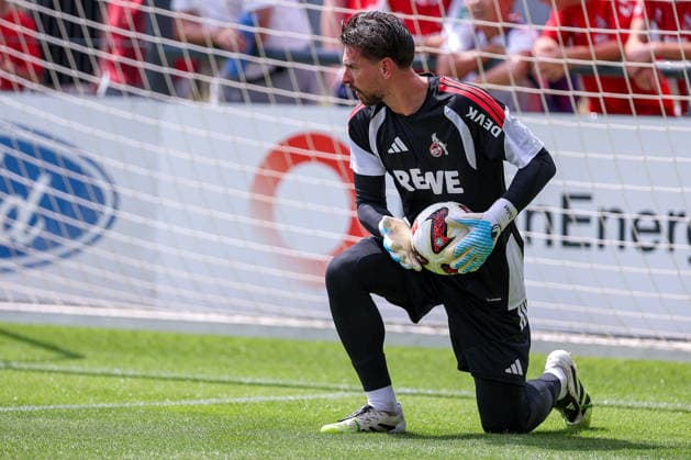 13.07.2026, Fußball, Trainingsauftakt 1.FC Köln, 1. Fußball Bundesliga, Geißbockheim, Saison 2026 2027: Torwart Ron-Robert Zieler (1FC Koeln 20) beim ersten Training der neuen Saison 26 27 DFB regulations prohibit any use of photographs as image sequences and or quasi-video. Nordrhein-Westfalen Deutschland *** July 13, 2026, Soccer, 1. FC Köln s first training session, 1 Bundesliga, Geißbockheim, 2026–2027 season; goalkeeper Ron Robert Zieler of 1. FC Köln at the first training session of the new 2026–2027 season. DFB regulations prohibit any use of photographs as image sequences and or quasi-video. North Rhine-Westphalia, Germany