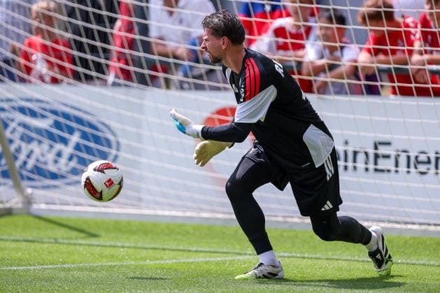 13.07.2026, Fußball, Trainingsauftakt 1.FC Köln, 1. Fußball Bundesliga, Geißbockheim, Saison 2026 2027: Torwart Ron-Robert Zieler (1FC Koeln 20) beim ersten Training der neuen Saison 26 27 DFB regulations prohibit any use of photographs as image sequences and or quasi-video. Nordrhein-Westfalen Deutschland *** July 13, 2026, Soccer, 1. FC Köln s first training session, 1 Bundesliga, Geißbockheim, 2026–2027 season; goalkeeper Ron Robert Zieler of 1. FC Köln at the first training session of the new 2026–2027 season. DFB regulations prohibit any use of photographs as image sequences and or quasi-video. North Rhine-Westphalia, Germany
