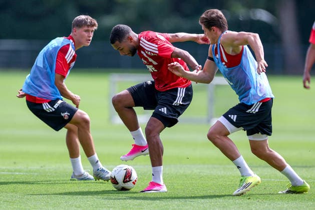 13.07.2026, Fußball, Trainingsauftakt 1.FC Köln, 1. Fußball Bundesliga, Geißbockheim, Saison 2026 2027: Jonathan Friemel (1.FC Koeln) im Zweikampf gegen Linton Maina (1FC Koeln 37) Alessio Castro-Montes (1FC Koeln 17) beim ersten Training der neuen Saison 26 27 DFB regulations prohibit any use of photographs as image sequences and or quasi-video. Nordrhein-Westfalen Deutschland *** July 13, 2026, Soccer, 1. FC Köln Season Training Kickoff, Bundesliga, Geißbockheim, 2026–2027 Season: Jonathan Friemel (1 FC Köln) in a tackle against Linton Maina (1 FC Köln 37) and Alessio Castro Montes (1 FC Köln 17) during the first training session of the new 2026–2027 season. DFB regulations prohibit any use of photographs as image sequences and or quasi-video in North Rhine-Westphalia, Germany