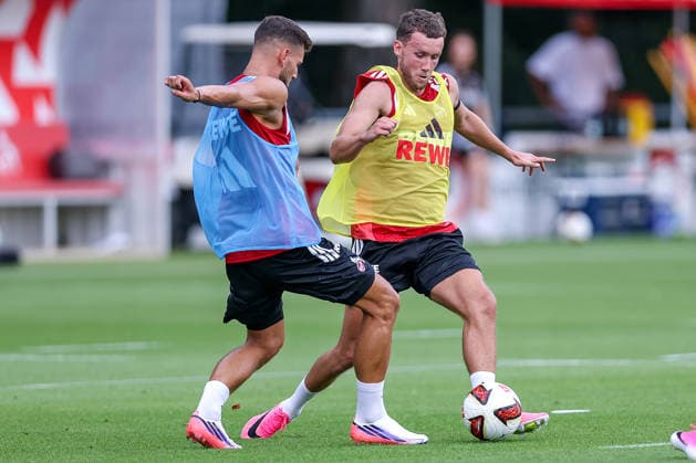 13.07.2026, Fußball, Trainingsauftakt 1.FC Köln, 1. Fußball Bundesliga, Geißbockheim, Saison 2026 2027: Tom Krauß (1FC Koeln 05) im Zweikampf gegen Luca Waldschmidt (1FC Koeln 07) beim ersten Training der neuen Saison 26 27 DFB regulations prohibit any use of photographs as image sequences and or quasi-video. Nordrhein-Westfalen Deutschland *** July 13, 2026, Soccer, 1. FC Köln’s first training session, Bundesliga 1, Geißbockheim, 2026–2027 Season: Tom Krauß (1. FC Köln 05) in a tackle against Luca Waldschmidt (1. FC Köln 07) during the first training session of the new 2026–2027 season. DFB regulations prohibit any use of photographs as image sequences and or quasi-video. North Rhine-Westphalia, Germany