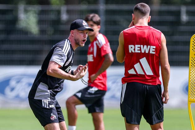 13.07.2026, Fußball, Trainingsauftakt 1.FC Köln, 1. Fußball Bundesliga, Geißbockheim, Saison 2026 2027: Cheftrainer Rene Wagner (1FC Koeln hc) gestikulierend auf dem Spielfeld neben Said El Mala (1FC Koeln 13) beim ersten Training der neuen Saison 26 27 DFB regulations prohibit any use of photographs as image sequences and or quasi-video. Nordrhein-Westfalen Deutschland *** July 13, 2026, Soccer, 1. FC Köln’s first training session of the season, Bundesliga, Geißbockheim, 2026–2027 Season: Head Coach Rene Wagner of 1. FC Köln gesturing on the field next to Said El Mala of 1. FC Köln during the first training session of the new 2026–2027 season. DFB regulations prohibit any use of photographs as image sequences and or quasi-video. North Rhine-Westphalia Westphalia, Germany