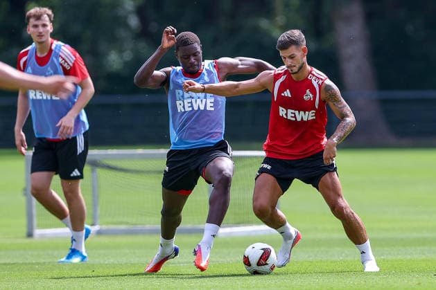 13.07.2026, Fußball, Trainingsauftakt 1.FC Köln, 1. Fußball Bundesliga, Geißbockheim, Saison 2026 2027: Ragnar Ache (1FC Koeln 09) im Zweikampf gegen Tom Krauß (1FC Koeln 05) beim ersten Training der neuen Saison 26 27 DFB regulations prohibit any use of photographs as image sequences and or quasi-video. Nordrhein-Westfalen Deutschland *** July 13, 2026, Soccer, 1. FC Köln s First Training Session of the Season, Bundesliga 1, Geißbockheim, 2026–2027 Season: Ragnar Ache (1. FC Köln 09) in a tackle against Tom Krauß (1. FC Köln 05) during the first training session of the new 2026–2027 season. DFB regulations prohibit any use of photographs as image sequences and or quasi-video. North Rhine-Westphalia, Germany