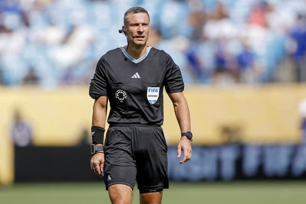 USA SOCCER FIFA Club World Cup 2025 Round of 16 - SL Benfica vs Chelsea FC epa12203640 Referee Slavko Vincic looks on during the FIFA Club World Cup 2025 match between SL Benfica and Chelsea FC in Charlotte, North Carolina, USA, 28 June 2025. CHARLOTTE United States  Copyright: xBRIANxWESTERHOLTx