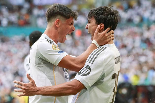 epaselect USA SOCCER FIFA Club World Cup 2025 Round of 16 - Real Madrid vs Juventus epaselect epa12209289 Gonzalo Garcia (R) of Real Madrid celebrates scoring the 1-0 goal with his teammate Arda Guler during the FIFA Club World Cup 2025 match between Real Madrid CF and Juventus FC, at Hard Rock Stadium in Miami, Florida, USA, 01 July 2025. MIAMI United States  Copyright: xCRISTOBALxHERRERA-ULASHKEVICHx
