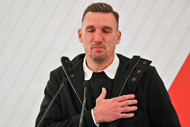 Franco Armani Bids Farewell To River Plate In An Emotional Tribute River Plate goalkeeper Franco Armani delivers a press conference, PK, Pressekonferenz to bid farewell to the club s supporters in Buenos Aires, Argentina, on July 13, 2026. The event is attended by first-team players, head coach Eduardo Coudet, River Plate president Stefano Di Carlo, former players, former club directors, and members of Armani s family, who gather to pay tribute to the veteran goalkeeper as he concludes his successful tenure with the club. Buenos Aires Argentina  Copyright: xJuanxManuelxBaezx originalFilename:baez-escritur260713_npFFK.jpg