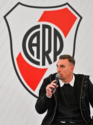 Franco Armani Bids Farewell To River Plate In An Emotional Tribute River Plate goalkeeper Franco Armani delivers a press conference, PK, Pressekonferenz to bid farewell to the club s supporters in Buenos Aires, Argentina, on July 13, 2026. The event is attended by first-team players, head coach Eduardo Coudet, River Plate president Stefano Di Carlo, former players, former club directors, and members of Armani s family, who gather to pay tribute to the veteran goalkeeper as he concludes his successful tenure with the club. Buenos Aires Argentina  Copyright: xJuanxManuelxBaezx originalFilename:baez-escritur260713_npZxe.jpg