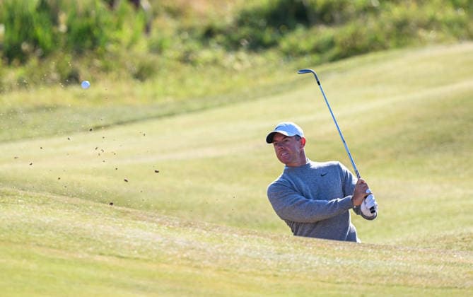 Rory McIlroy (NIR) from a bunker on the 5th Green 154th Open Golf Championships, Royal Birkdale, Southport, UK - 14 Jul 2026Southport Royal Birkdale United Kingdom  Copyright: xGreigxCowie Shutterstockx 16988289au