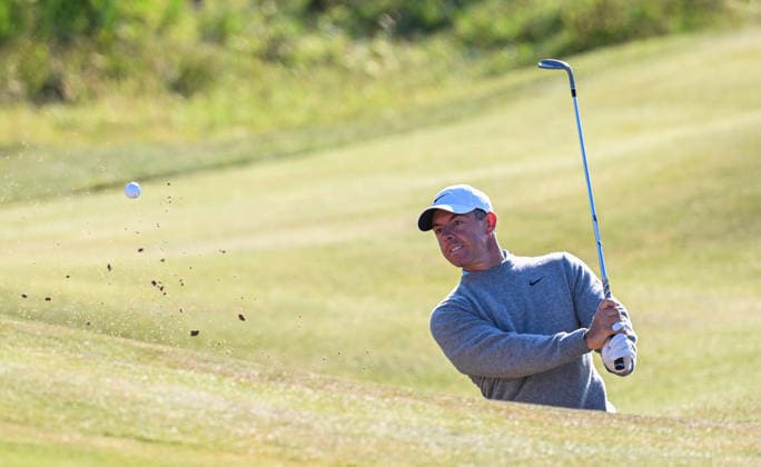 Rory McIlroy (NIR) from a bunker on the 5th Green 154th Open Golf Championships, Royal Birkdale, Southport, UK - 14 Jul 2026Southport Royal Birkdale United Kingdom  Copyright: xGreigxCowie Shutterstockx 16988289av
