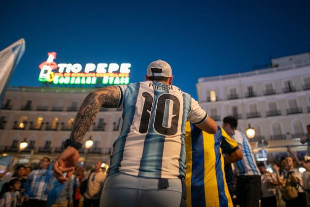 Argentine Fan Gathering In Madrid Fans gather in Madrid, Spain, ahead of the 2026 World Cup semi-final match between Argentina and England, scheduled to be played on July 15, 2026, in Atlanta, United States. Madrid MADRID Spain  Copyright: xDavidxCanalesx originalFilename:canalescarvajal-argentin260713_npmvE.jpg