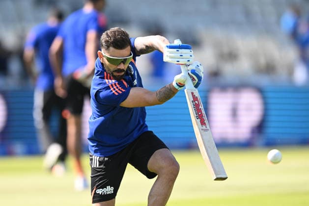 England v India, Metro Bank One Day International Virat Kohli of India warming up ahead of the Metro Bank One Day international match, Länderspiel, Nationalmannschaft between England and India at Edgbaston, Birmingham, UK on 14 July 2026. Birmingham Edgbaston West Midlands UK Editorial use only , Copyright: xGrahamxHuntx PSI-24506-0003
