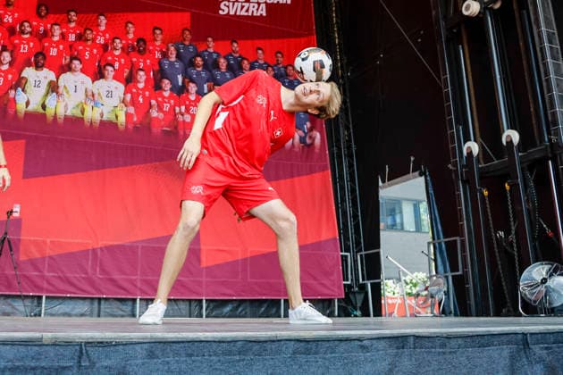 Football Freestyle , Schweiz, Schweizer Nationalteam Empfang Zürich, WM-Rückkehr der Schweizer Nati, Empfang nach der WM 2026, 2026, 14.07.2026, Turbinenplatz, Zürich, Schweiz Zürich Turbinenplatz Schweiz *** Football Freestyle, Switzerland, Swiss National Team Welcome Ceremony in Zurich, World Cup: Return of the Swiss National Team, Welcome Ceremony after the 2026 World Cup, 2026, July 14, 2026, Turbinenplatz, Zurich, Switzerland, Zurich, Turbinenplatz, Switzerland Copyright: xGrantxHubbsx