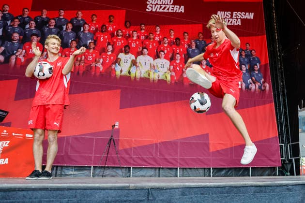 Football Freestyle , Schweiz, Schweizer Nationalteam Empfang Zürich, WM-Rückkehr der Schweizer Nati, Empfang nach der WM 2026, 2026, 14.07.2026, Turbinenplatz, Zürich, Schweiz Zürich Turbinenplatz Schweiz *** Football Freestyle, Switzerland, Swiss National Team Welcome Ceremony in Zurich, World Cup: Return of the Swiss National Team, Welcome Ceremony after the 2026 World Cup, 2026, July 14, 2026, Turbinenplatz, Zurich, Switzerland, Zurich, Turbinenplatz, Switzerland Copyright: xGrantxHubbsx