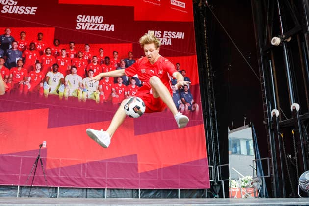 Football Freestyle , Schweiz, Schweizer Nationalteam Empfang Zürich, WM-Rückkehr der Schweizer Nati, Empfang nach der WM 2026, 2026, 14.07.2026, Turbinenplatz, Zürich, Schweiz Zürich Turbinenplatz Schweiz *** Football Freestyle, Switzerland, Swiss National Team Welcome Ceremony in Zurich, World Cup: Return of the Swiss National Team, Welcome Ceremony after the 2026 World Cup, 2026, July 14, 2026, Turbinenplatz, Zurich, Switzerland, Zurich, Turbinenplatz, Switzerland Copyright: xGrantxHubbsx