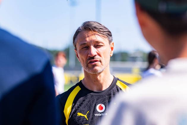 Bundesliga, Borussia Dortmund öffentliches Training am 14.07.2026, Saisonstart 2026 2027 in Dortmud Niko Kovac schaut nachdenklich *** Bundesliga, Borussia Dortmund public training session on July 14, 2026, start of the 2026–2027 season in Dortmund; Niko Kovac looks pensive Copyright: xDavidxInderliedx
