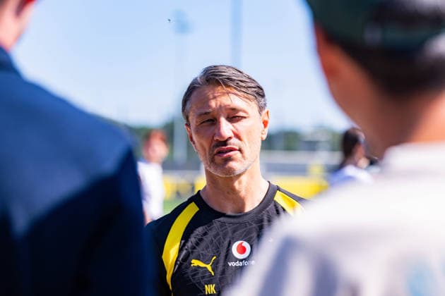 Bundesliga, Borussia Dortmund öffentliches Training am 14.07.2026, Saisonstart 2026 2027 in Dortmud Niko Kovac schaut nachdenklich *** Bundesliga, Borussia Dortmund public training session on July 14, 2026, start of the 2026–2027 season in Dortmund; Niko Kovac looks pensive Copyright: xDavidxInderliedx
