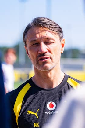 Bundesliga, Borussia Dortmund öffentliches Training am 14.07.2026, Saisonstart 2026 2027 in Dortmud Niko Kovac schaut nachdenklich *** Bundesliga, Borussia Dortmund public training session on July 14, 2026, start of the 2026–2027 season in Dortmund; Niko Kovac looks pensive Copyright: xDavidxInderliedx