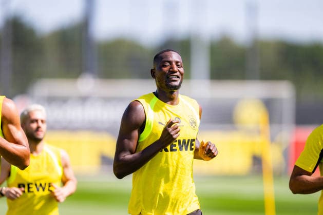 Bundesliga, Borussia Dortmund öffentliches Training am 14.07.2026, Saisonstart 2026 2027 in Dortmud Serhou Guirassy lacht zufrieden glücklich *** Bundesliga, Borussia Dortmund public training session on July 14, 2026, start of the 2026–2027 season in Dortmund; Serhou Guirassy laughs, looking satisfied and happy Copyright: xDavidxInderliedx