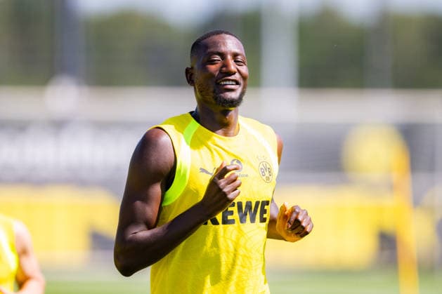 Bundesliga, Borussia Dortmund öffentliches Training am 14.07.2026, Saisonstart 2026 2027 in Dortmud Serhou Guirassy lacht zufrieden glücklich *** Bundesliga, Borussia Dortmund public training session on July 14, 2026, start of the 2026–2027 season in Dortmund; Serhou Guirassy laughs, looking satisfied and happy Copyright: xDavidxInderliedx