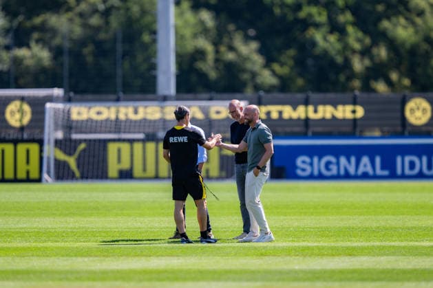Bundesliga, Borussia Dortmund öffentliches Training am 14.07.2026, Saisonstart 2026 2027 in Dortmud Ole Book, Niko Kovac, Lars Ricken und Carsten Cramer *** Bundesliga, Borussia Dortmund public training session on July 14, 2026; start of the 2026–2027 season in Dortmund: Ole Book, Niko Kovac, Lars Ricken, and Carsten Cramer Copyright: xDavidxInderliedx