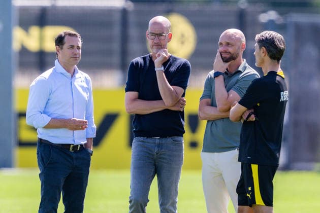Bundesliga, Borussia Dortmund öffentliches Training am 14.07.2026, Saisonstart 2026 2027 in Dortmud Ole Book, Niko Kovac, Lars Ricken und Carsten Cramer *** Bundesliga, Borussia Dortmund public training session on July 14, 2026; start of the 2026–2027 season in Dortmund: Ole Book, Niko Kovac, Lars Ricken, and Carsten Cramer Copyright: xDavidxInderliedx
