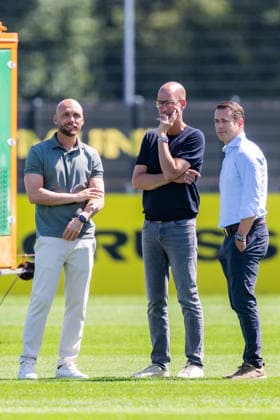 Bundesliga, Borussia Dortmund öffentliches Training am 14.07.2026, Saisonstart 2026 2027 in Dortmud Ole Book, Lars Ricken und Carsten Cramer *** Bundesliga, Borussia Dortmund public training session on July 14, 2026; start of the 2026–2027 season in Dortmund: Ole Book, Lars Ricken, and Carsten Cramer Copyright: xDavidxInderliedx
