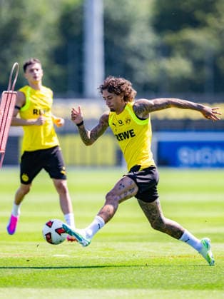 Bundesliga, Borussia Dortmund öffentliches Training am 14.07.2026, Saisonstart 2026 2027 in Dortmud Fabio Silva, Luca Reggiani *** Bundesliga, Borussia Dortmund public training session on July 14, 2026, start of the 2026–2027 season in Dortmund: Fabio Silva, Luca Reggiani Copyright: xDavidxInderliedx