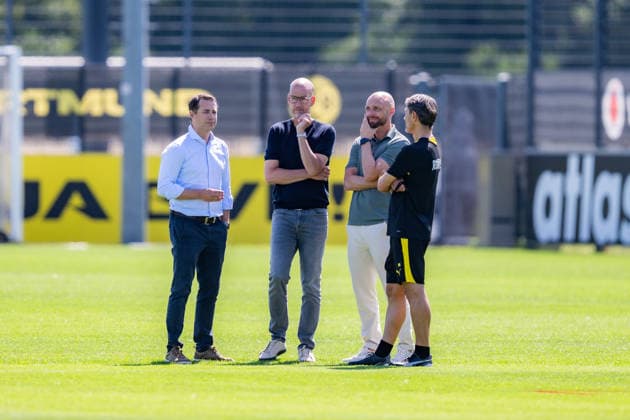Bundesliga, Borussia Dortmund öffentliches Training am 14.07.2026, Saisonstart 2026 2027 in Dortmud Ole Book, Niko Kovac, Lars Ricken und Carsten Cramer *** Bundesliga, Borussia Dortmund public training session on July 14, 2026; start of the 2026–2027 season in Dortmund: Ole Book, Niko Kovac, Lars Ricken, and Carsten Cramer Copyright: xDavidxInderliedx