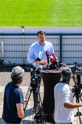 Bundesliga, Borussia Dortmund öffentliches Training am 14.07.2026, Saisonstart 2026 2027 in Dortmund Lars Ricken im Interview *** Bundesliga, Borussia Dortmund public training session on July 14, 2026, start of the 2026–2027 season in Dortmund: An interview with Lars Ricken Copyright: xDavidxInderliedx