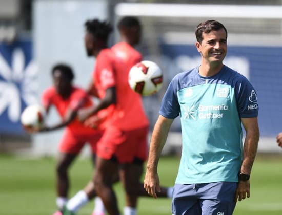 14.07.2026, xophax, Fussball 1.Bundesliga, Bayer 04 Leverkusen. Training . Trainingsauftakt an der BayArena. Trainer Carles Martinez Novell ( Bayer 04 ) Leverkusen *** July 14, 2026, xophax, Soccer, Bundesliga 1, Bayer 04 Leverkusen Training, First Training Session at the BayArena, Coach Carles Martinez Novell, Bayer 04 Leverkusen