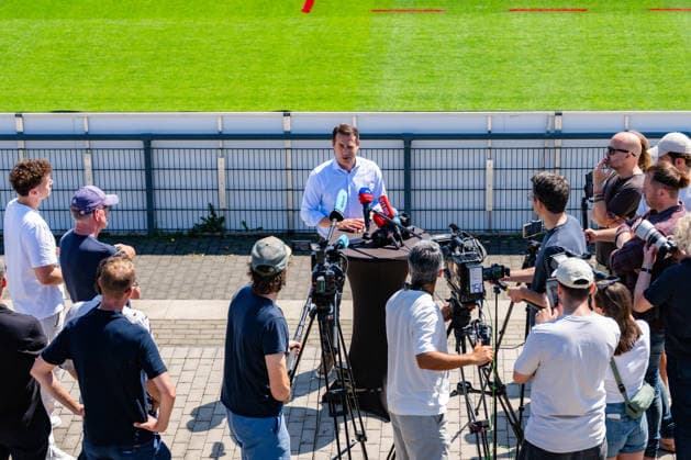 Bundesliga, Borussia Dortmund öffentliches Training am 14.07.2026, Saisonstart 2026 2027 in Dortmund Lars Ricken im Interview *** Bundesliga, Borussia Dortmund public training session on July 14, 2026, start of the 2026–2027 season in Dortmund: An interview with Lars Ricken Copyright: xDavidxInderliedx