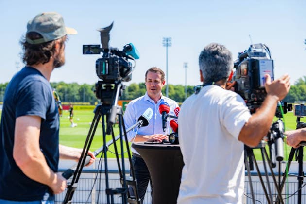 Bundesliga, Borussia Dortmund öffentliches Training am 14.07.2026, Saisonstart 2026 2027 in Dortmund Lars Ricken im Interview *** Bundesliga, Borussia Dortmund public training session on July 14, 2026, start of the 2026–2027 season in Dortmund: An interview with Lars Ricken Copyright: xDavidxInderliedx