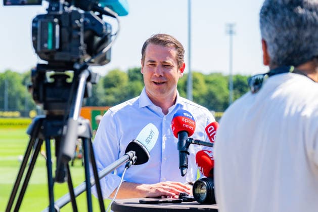 Bundesliga, Borussia Dortmund öffentliches Training am 14.07.2026, Saisonstart 2026 2027 in Dortmund Lars Ricken im Interview *** Bundesliga, Borussia Dortmund public training session on July 14, 2026, start of the 2026–2027 season in Dortmund: An interview with Lars Ricken Copyright: xDavidxInderliedx