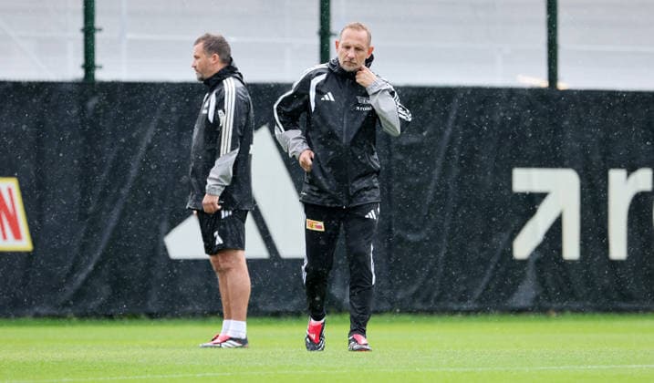 Trainer Mauro Lustrinelli im Regen Fußball Fussball Training Bundesliga Herren DFL Saison 2026 2027 14.07.2026 1.FC Union Berlin FCU DFL regulations prohibit any use of photographs as image sequences and or quasi-video. *** Coach Mauro Lustrinelli in the Rain Sports Soccer Soccer Training Bundesliga Men s DFL Season 2026–2027 July 14, 2026 1. FC Union Berlin FCU DFL regulations prohibit any use of photographs as image sequences and or quasi-video