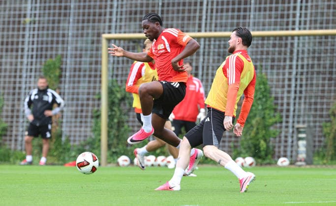 Derrick Köhn, Oliver Burke Zweikampf Spielszene Aktion Fußball Fussball Training Bundesliga Herren DFL Saison 2026 2027 14.07.2026 1.FC Union Berlin FCU DFL regulations prohibit any use of photographs as image sequences and or quasi-video. *** Derrick Köhn, Oliver Burke: Tackle, Game Scene, Action, Sports, Soccer, Soccer Training, Bundesliga, Men s, DFL, 2026–2027 Season, July 14, 2026, 1. FC Union Berlin (FCU). DFL regulations prohibit any use of photographs as image sequences and or quasi-video.