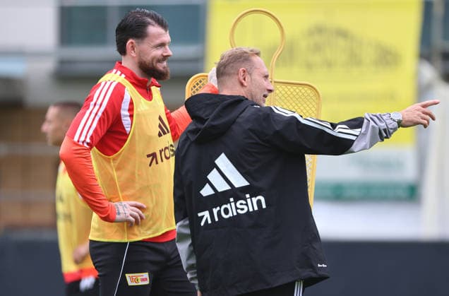 Trainer Mauro Lustrinelli redet mit Oliver Burke Aktion Oberkörper Fußball Fussball Training Bundesliga Herren DFL Saison 2026 2027 14.07.2026 1.FC Union Berlin FCU DFL regulations prohibit any use of photographs as image sequences and or quasi-video. *** Coach Mauro Lustrinelli talks with Oliver Burke. Upper-body exercise. Sports. Soccer. Soccer training. Bundesliga. Men s. DFL. 2026–2027 season. July 14, 2026. 1. FC Union Berlin (FCU). DFL regulations prohibit any use of photographs as image sequences and or quasi-video.