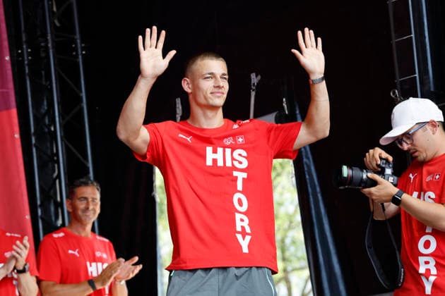 Miro Muheim , Schweiz, Schweizer Nationalteam Empfang Zürich, WM-Rückkehr der Schweizer Nati, Empfang nach der WM 2026, 2026, 14.07.2026, Turbinenplatz, Zürich, Schweiz Zürich Turbinenplatz Schweiz *** Miro Muheim, Switzerland, Swiss National Team Welcome Ceremony in Zurich, World Cup: Return of the Swiss National Team, Welcome Ceremony after the 2026 World Cup, 2026, July 14, 2026, Turbinenplatz, Zurich, Switzerland, Zurich, Turbinenplatz, Switzerland Copyright: xGrantxHubbsx