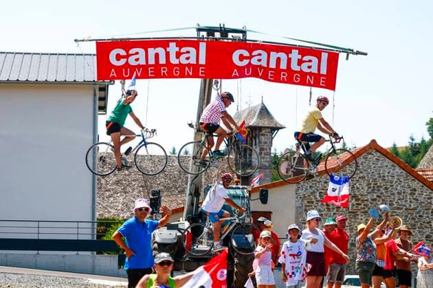 Sport Themen der Woche KW29 Tour de France 2026 Stage 10 LE LIORAN, FRANCE - JULY 14 : Illustration picture of fans during stage 10 of the 113rd edition of Tour de France an UCI World Tour 2.UWT cycling road race stage for Men Elite of 167 km with start in Aurillac and finish in Le Lioran on July 14, 2026 in Le Lioran, France, 14 07 2026 Le Lioran France  Copyright: xLucaxBettinix