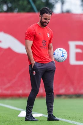 Ruben Amorim Head Coach of AC Milan looks on during Training Session AC Milan 2026 27 at Milanello in Milan, Italy Milan Milanello Milan Italy Copyright: xEPhotopressx SP24-1440-004