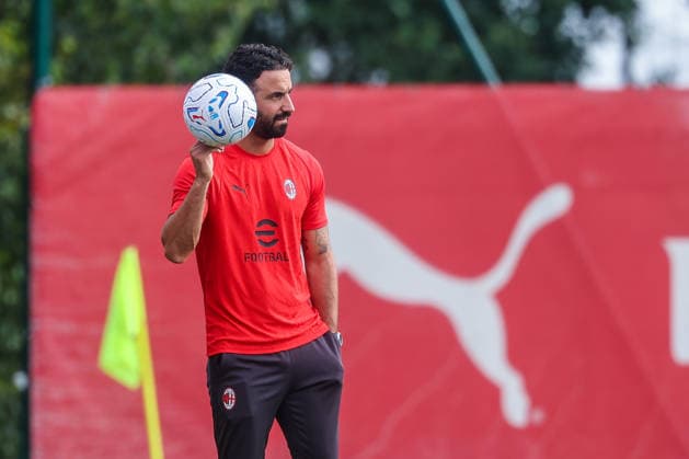 Ruben Amorim Head Coach of AC Milan looks on during Training Session AC Milan 2026 27 at Milanello in Milan, Italy Milan Milanello Milan Italy Copyright: xEPhotopressx SP24-1440-019