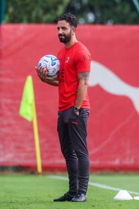 Ruben Amorim Head Coach of AC Milan looks on during Training Session AC Milan 2026 27 at Milanello in Milan, Italy Milan Milanello Milan Italy Copyright: xEPhotopressx SP24-1440-012