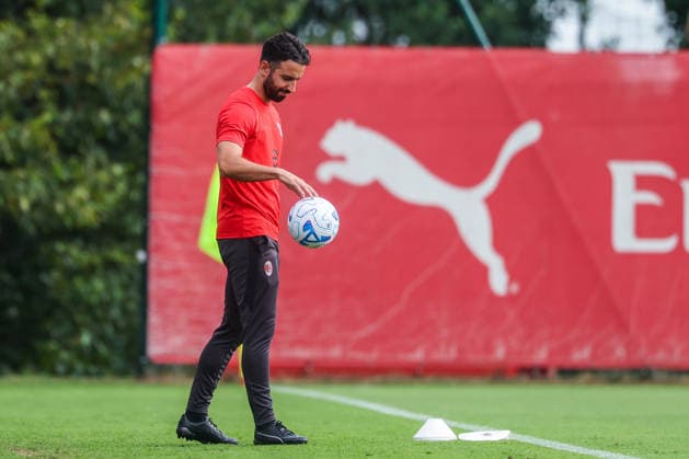 Ruben Amorim Head Coach of AC Milan looks on during Training Session AC Milan 2026 27 at Milanello in Milan, Italy Milan Milanello Milan Italy Copyright: xEPhotopressx SP24-1440-009