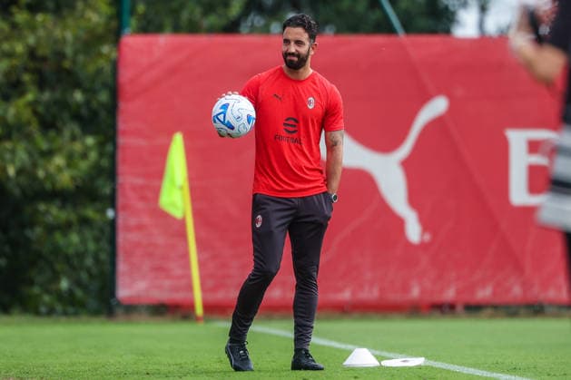 Ruben Amorim Head Coach of AC Milan looks on during Training Session AC Milan 2026 27 at Milanello in Milan, Italy Milan Milanello Milan Italy Copyright: xEPhotopressx SP24-1440-010