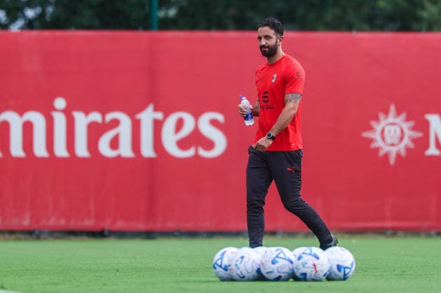 Ruben Amorim Head Coach of AC Milan looks on during Training Session AC Milan 2026 27 at Milanello in Milan, Italy Milan Milanello Milan Italy Copyright: xEPhotopressx SP24-1440-048