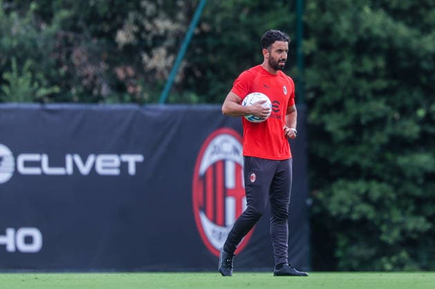 Ruben Amorim Head Coach of AC Milan looks on during Training Session AC Milan 2026 27 at Milanello in Milan, Italy Milan Milanello Milan Italy Copyright: xEPhotopressx SP24-1440-050
