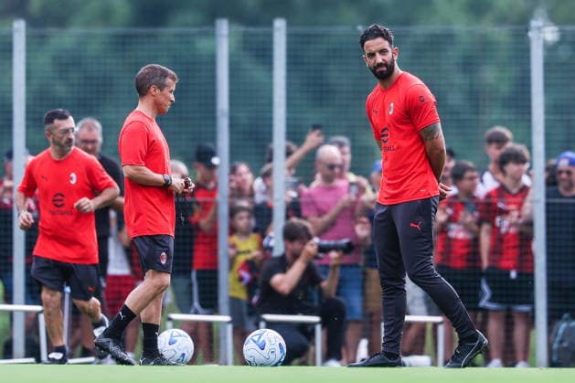 Ruben Amorim Head Coach of AC Milan looks on during Training Session AC Milan 2026 27 at Milanello in Milan, Italy Milan Milanello Milan Italy Copyright: xEPhotopressx SP24-1440-041
