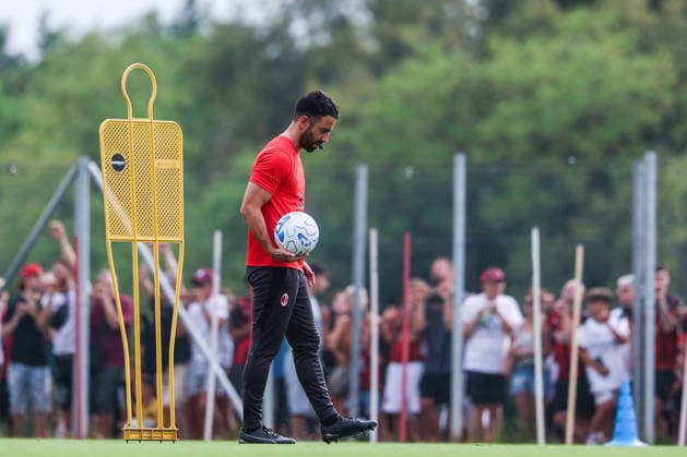 Ruben Amorim Head Coach of AC Milan looks on during Training Session AC Milan 2026 27 at Milanello in Milan, Italy Milan Milanello Milan Italy Copyright: xEPhotopressx SP24-1440-034