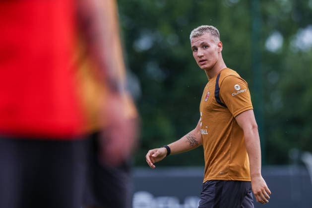Francesco Camarda of AC Milan looks on during Training Session AC Milan 2026 27 at Milanello in Milan, Italy Milan Milanello Milan Italy Copyright: xEPhotopressx SP24-1440-084