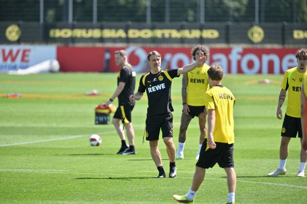 Trainer Niko Kovac (Borussia Dortmund) gibt Anweisungen 14.07.2026, Fussball 1. Bundesliga, Saison 2026 2027, Training Borussia Dortmund Dortmund Trainingsgelände Nordrhein Westfalen Deutschland *** Coach Niko Kovac of Borussia Dortmund gives instructions July 14, 2026, Soccer, Bundesliga 1, 2026–2027 Season, Borussia Dortmund Training, Borussia Dortmund Training Facility, North Rhine-Westphalia, Germany Team2