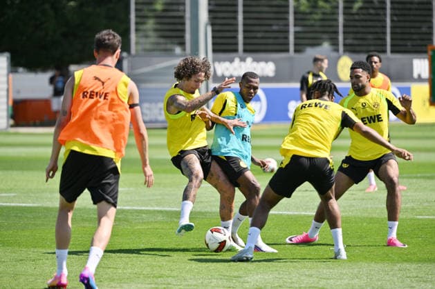 Fabio Silva (Borussia Dortmund), Fabio Silva, Justin Lerma (Borussia Dortmund), Almugera Kabar (Borussia Dortmund), re. 14.07.2026, Fussball 1. Bundesliga, Saison 2026 2027, Training Borussia Dortmund Dortmund Trainingsgelände Nordrhein Westfalen Deutschland *** Fabio Silva, Borussia Dortmund; Fabio Silva; Justin Lerma, Borussia Dortmund; Almugera Kabar, Borussia Dortmund; July 14, 2026; Soccer, Bundesliga 1; 2026–2027 season; Borussia Dortmund training session; Borussia Dortmund training facility, North Rhine-Westphalia, Germany Team2